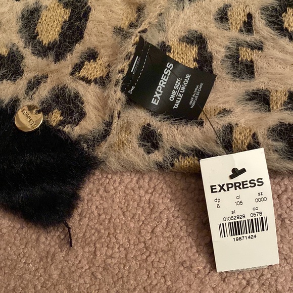 EXPRESS super soft cheetah print scarf - Picture 2 of 2